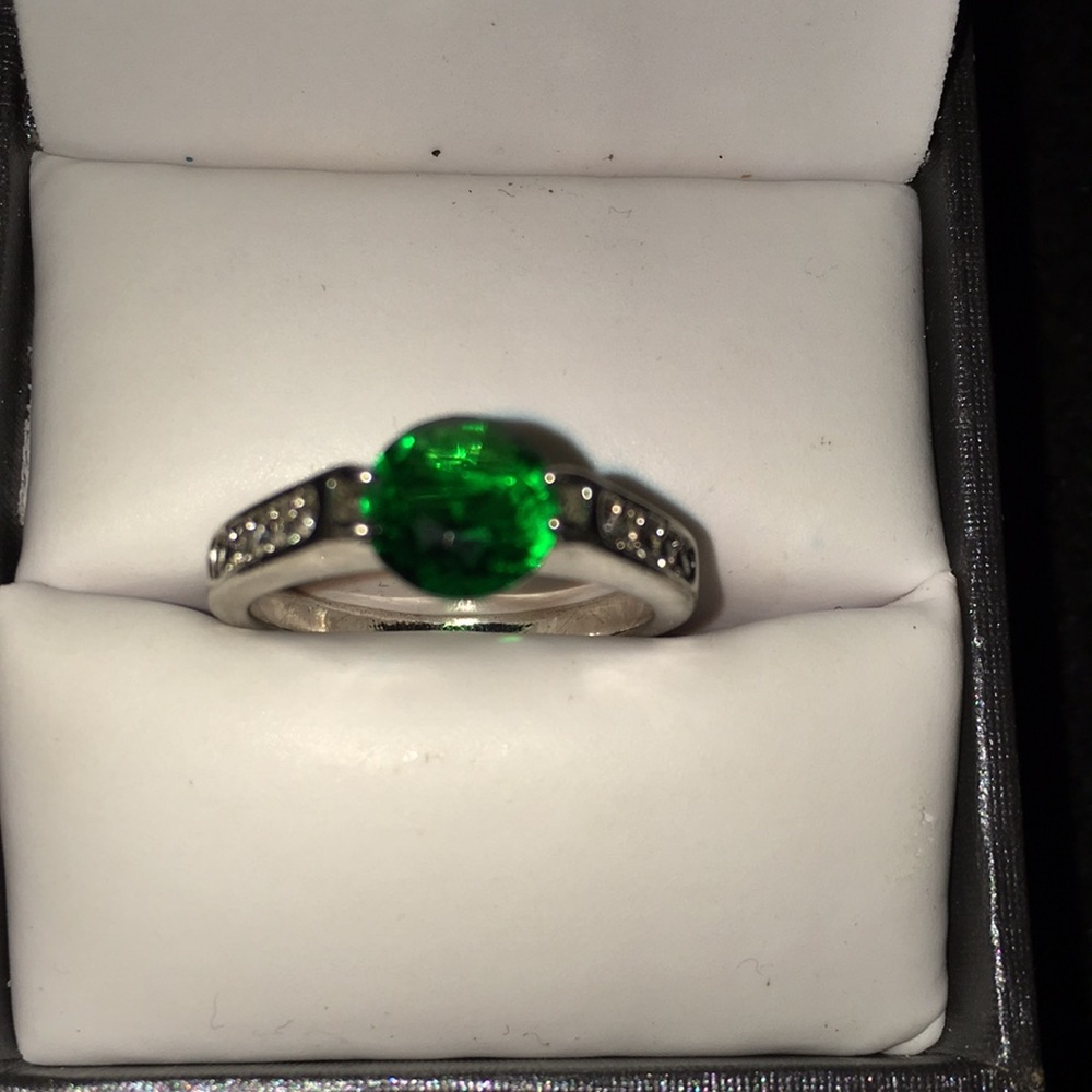 Green Jem Ring Size 7